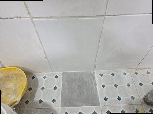 동안구 누수탐지 베란다 벽면의 누수 흔적과 곰팡이 발생 상태