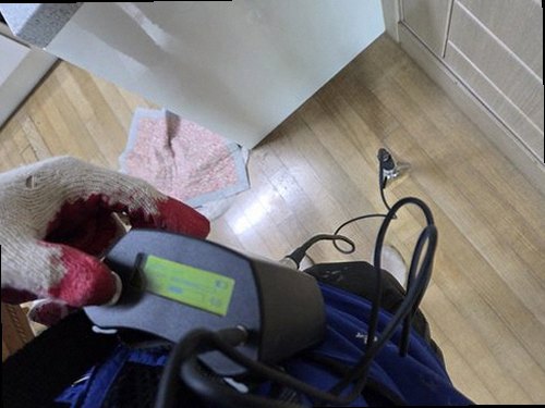 동안구 누수탐지 천장 누수 흔적과 욕실 주변 점검 모습