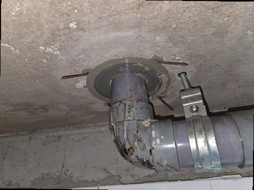 사상구 누수탐지 배관 보수 후 압력 변화를 확인하는 장면