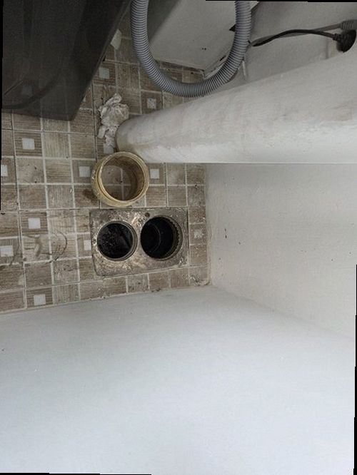 안성 누수탐지 수도계량기 별침과 누수 점검 항목을 확인하는 모습