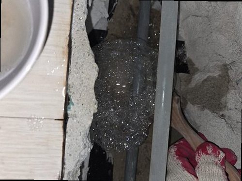 금산군 누수탐지 누수 피해 부위와 주변 배관 연결 상태를 확인하는 현장 점검