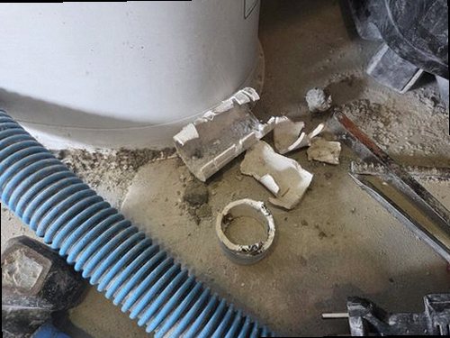 성북구 누수탐지 수도계량기와 보일러 배관을 확인하는 누수 점검 현장