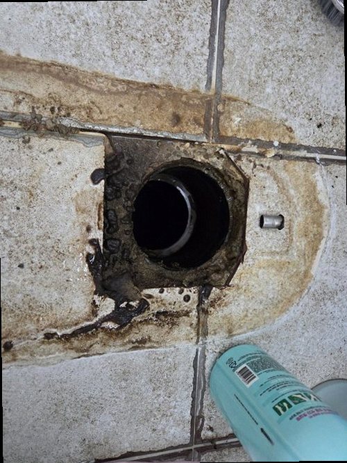 성북구 누수탐지 천장에 번진 누수 흔적과 습기 자국