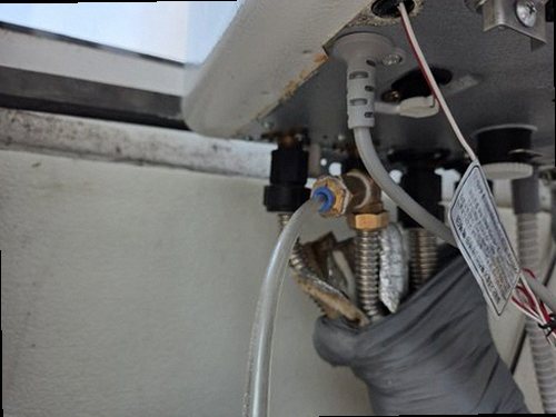 성북구 누수탐지 주방 벽면과 천장에 번진 누수 흔적