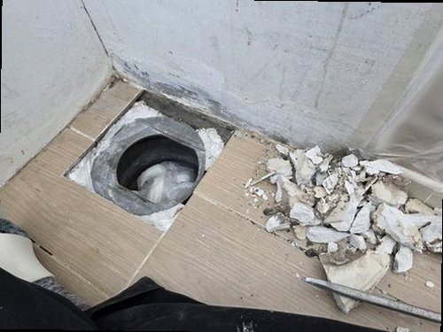 동래구 누수탐지 욕실 천장 물자국과 수도계량기 별침 점검 모습