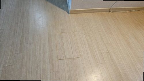 동래구 누수탐지 천장 얼룩과 벽면 물자국의 발생 위치를 비교하는 점검 모습