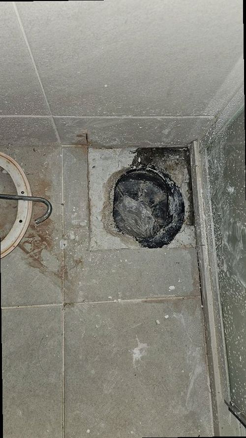 마포구 누수탐지 수도계량기 별침과 누수 흔적을 확인하는 모습