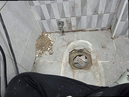 분당구 누수탐지 욕실 천장 물자국과 위층 바닥 상태를 비교 확인하는 현장
