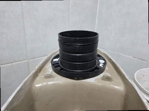 분당구 누수탐지 욕실 천장 누수 흔적과 벽면 수분 상태를 확인하는 현장