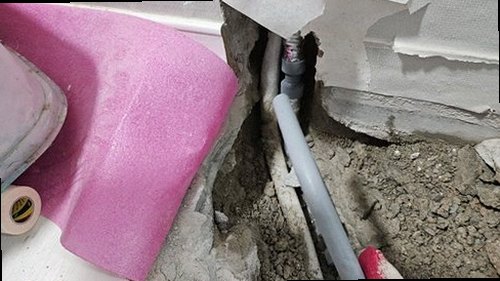 상록구 누수탐지 보일러 압력 게이지와 난방 분배기를 점검하는 현장