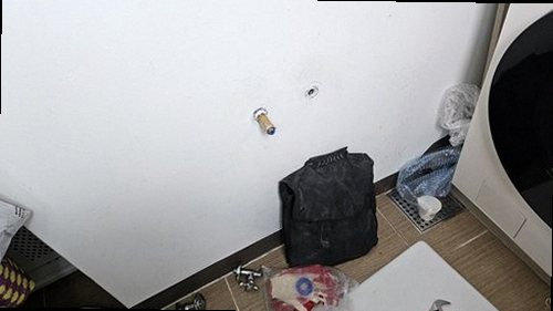 부산 강서구 누수탐지 수도계량기 별침과 공압 검사 장비를 확인하는 모습