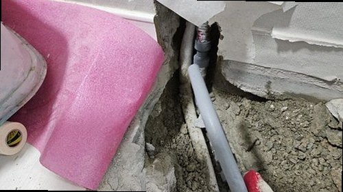 기흥구 누수탐지 보일러와 분배기 배관을 비교 점검하는 현장