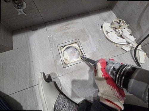 기흥구 누수탐지 천장 누수 흔적과 수분 측정기를 확인하는 현장
