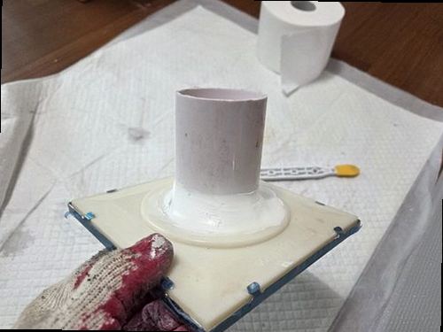 양주 누수탐지 배관 보수 후 압력 재검사와 주변 마감 상태를 확인하는 모습