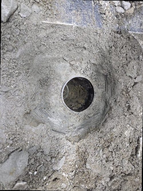 팔달구 누수탐지 천장과 벽면에 나타난 누수 흔적을 확인하는 모습