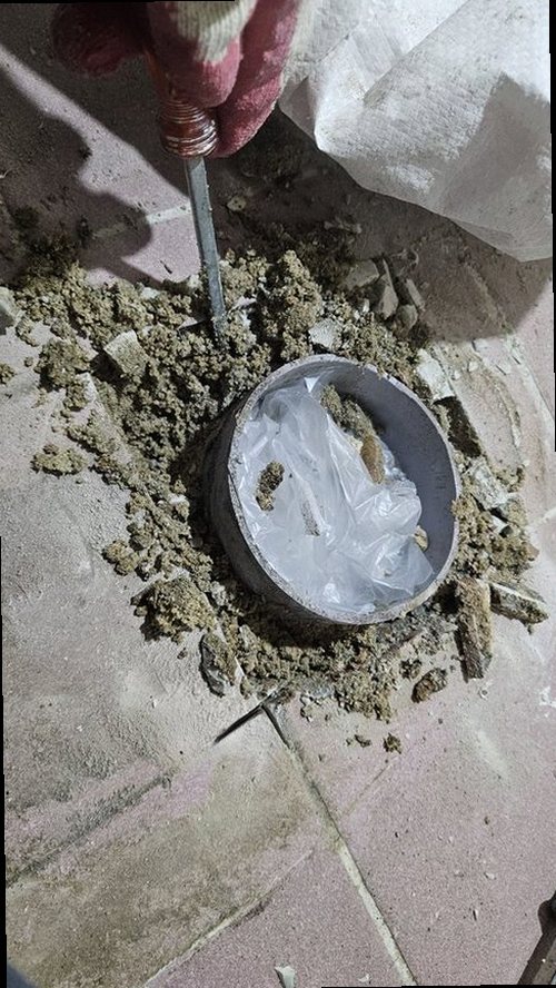여주 누수탐지 천장 물자국과 누수 원인을 확인하는 현장 모습