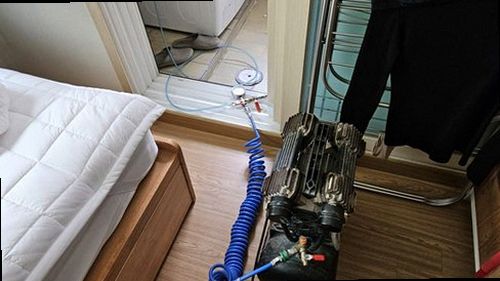 영통구 누수탐지 천장 얼룩과 벽지 들뜸을 확인하는 누수 점검 현장
