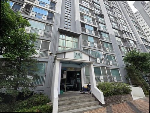 양천구 누수탐지 수도계량기와 실내 누수 흔적을 확인하는 모습