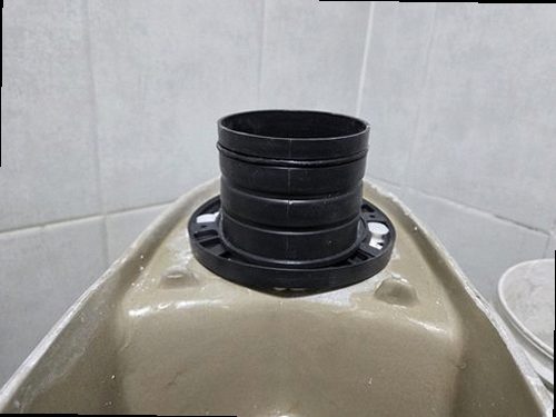 양천구 누수탐지 누수 피해가 발생한 욕실 천장과 벽면 상태