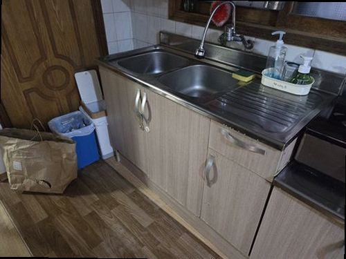 대전 동구 누수탐지 주방 천장 물자국과 싱크대 주변 현장 확인 모습