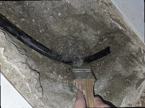 덕양구 누수탐지 벽지와 몰딩 주변의 누수 흔적을 확인하는 현장