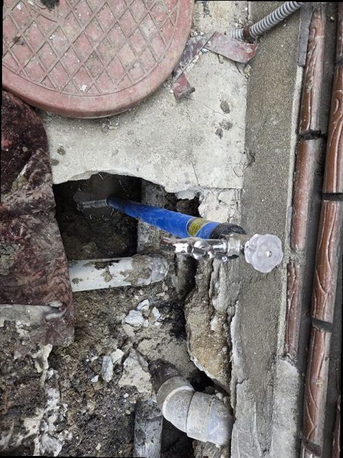 청주시 흥덕구 누수탐지 주택 내부 배관 구조와 누수 발생 지점을 설명하는 이미지