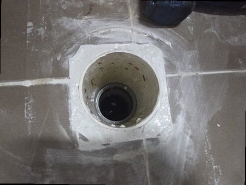천안시 서북구 누수탐지 욕실 천장에 나타난 누수 얼룩과 주변 점검 모습
