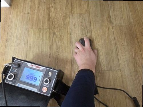 천안시 서북구 누수탐지 배관 압력 게이지와 누수 탐지 장비를 확인하는 현장