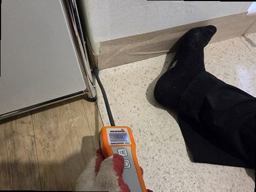 서울 중구 누수탐지 거실 천장에 생긴 물방울과 번진 누수 흔적