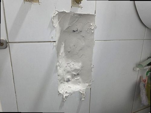 서울 중구 누수탐지 수도계량기와 난방 분배기 배관을 점검하는 현장