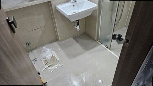 서울 중구 누수탐지 욕실 천장 누수 발생 부위와 배관 구조를 확인하는 모습