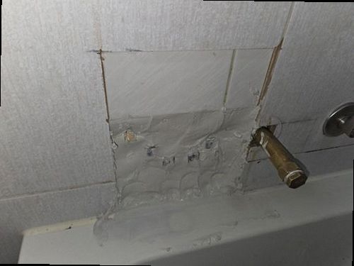 서울 중구 누수탐지 누수 위치를 청음기로 비교하고 관로를 확인하는 작업
