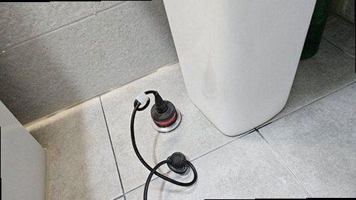 남동구 누수탐지 욕실 천장 물자국과 수도계량기 별침 확인 장면