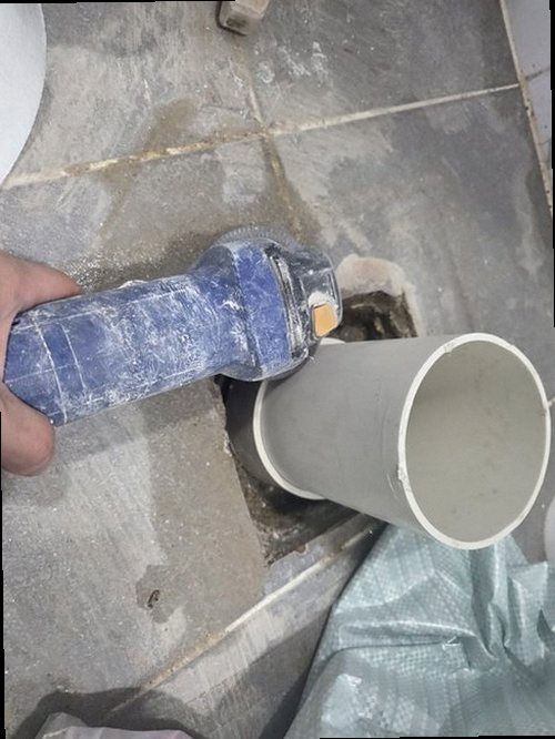 남동구 누수탐지 천장에 번진 누수 흔적과 벽면 습기