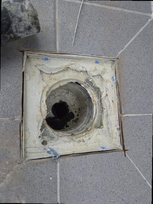 종로구 누수탐지 욕실 천장 물자국과 벽체 수분 상태를 확인하는 현장