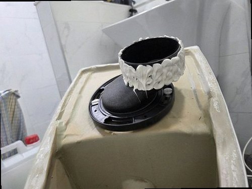 파주 누수탐지 수도계량기 별침 움직임을 확인하는 모습